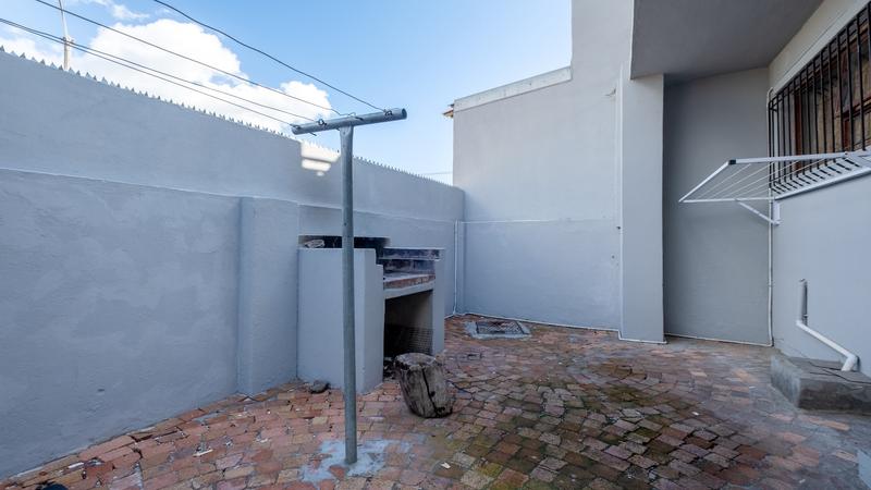 6 Bedroom Property for Sale in Kensington Western Cape